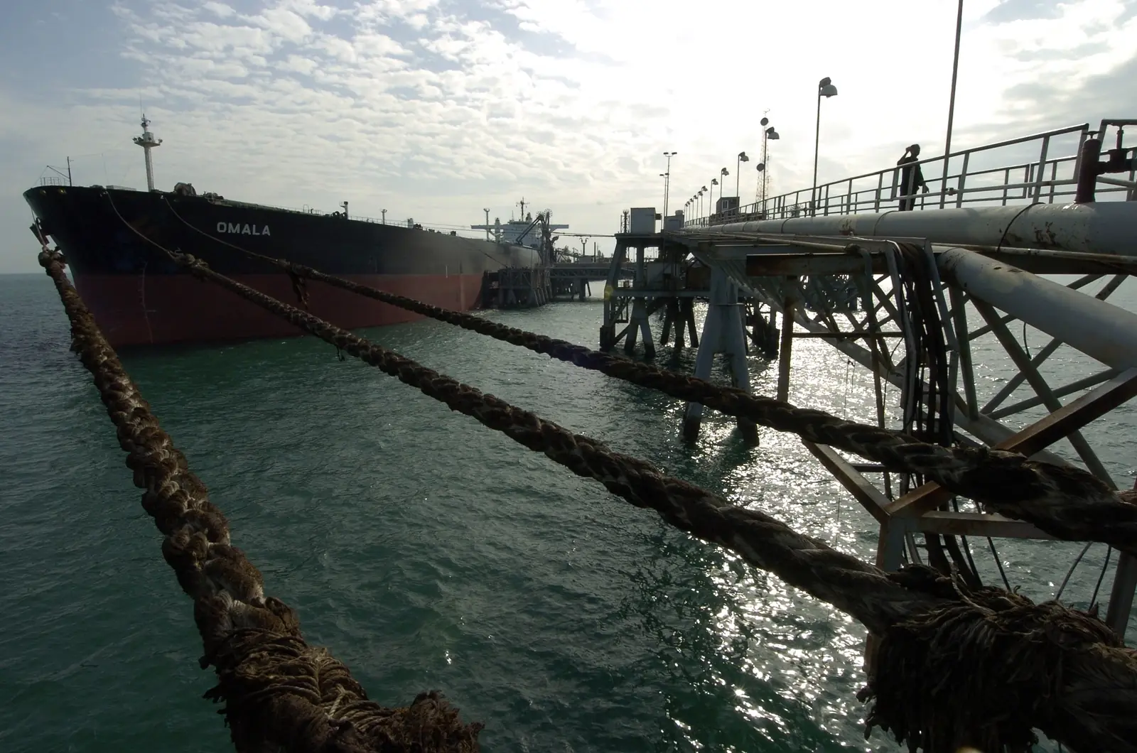 Pétrolier dans le Golfe illustrant la guerre économique contre l'Iran et le blocus du détroit d'Ormuz