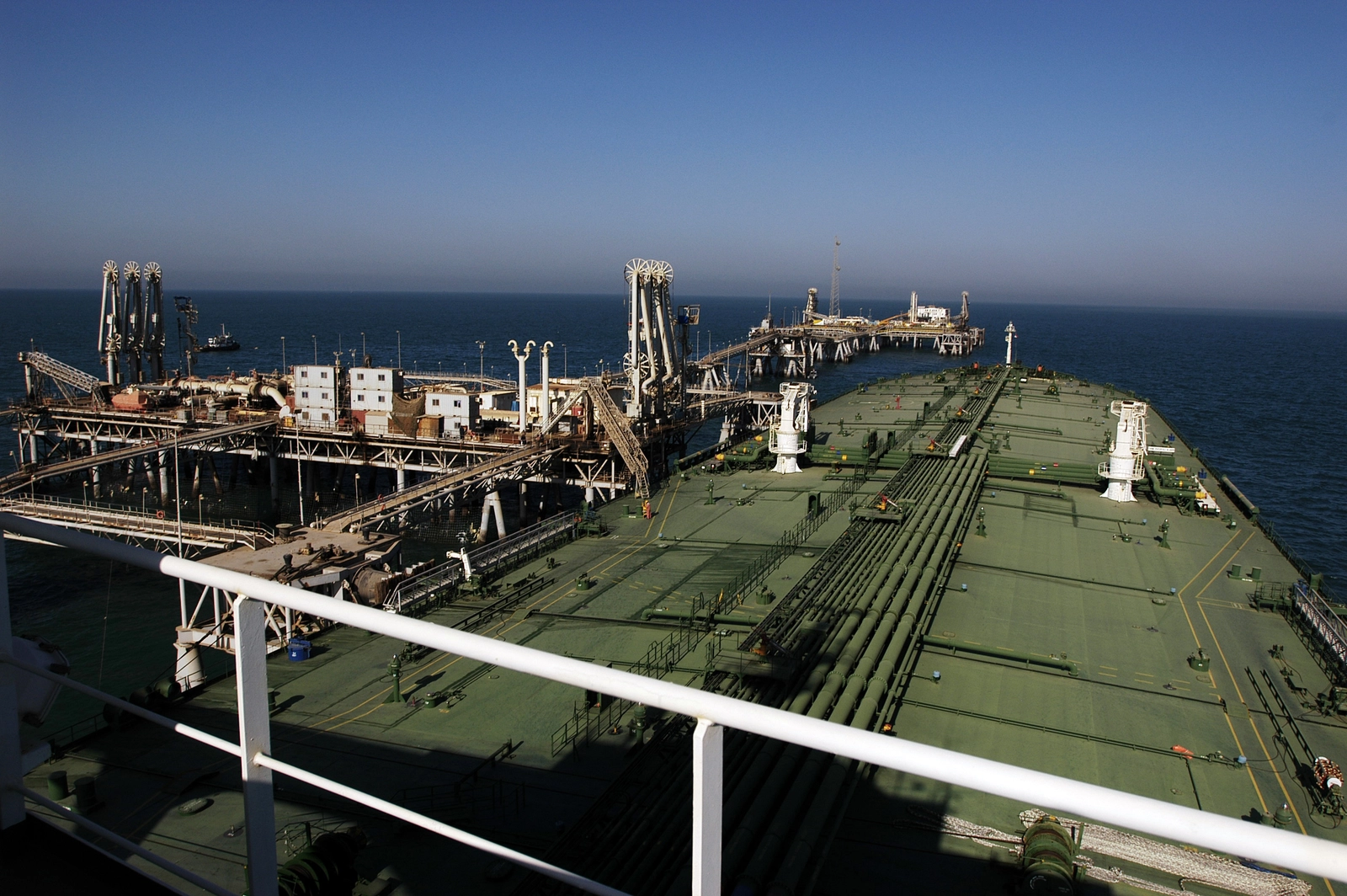 Pétrolier dans le Golfe Persique, symbole de la pression économique de Trump contre l'Iran
