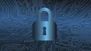Cadenas numérique symbolisant les mises à jour de sécurité sur ordinateur et smartphone