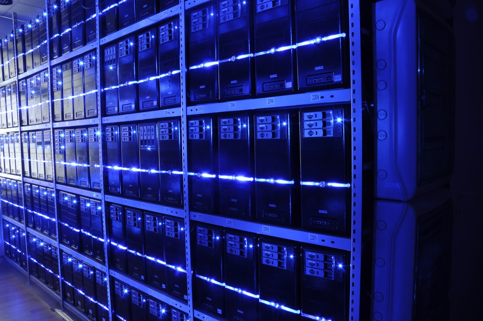 Campus IA Fouju : salle de serveurs d'un data center illustrant le méga-projet de Seine-et-Marne