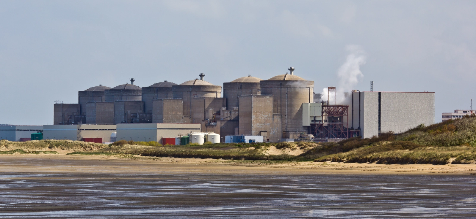 Centrale nucléaire de Gravelines, au coeur des procès Greenpeace France pour intrusion militante