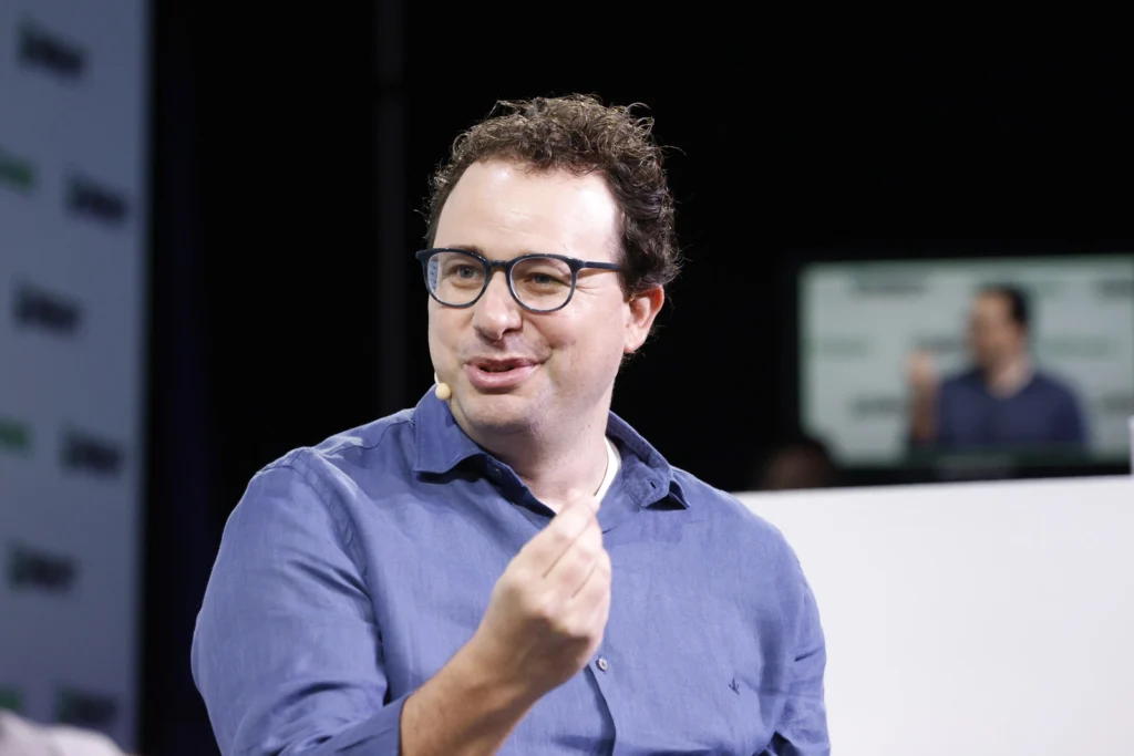 Dario Amodei, PDG d'Anthropic, lors de TechCrunch Disrupt 2023 — son plaidoyer pour ralentir le développement de l'intelligence artificielle a déclenché un affrontement avec Donald Trump et Pékin en septembre 2026