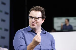 Dario Amodei, PDG d'Anthropic, lors de TechCrunch Disrupt 2023 — son plaidoyer pour ralentir le développement de l'intelligence artificielle a déclenché un affrontement avec Donald Trump et Pékin en septembre 2026