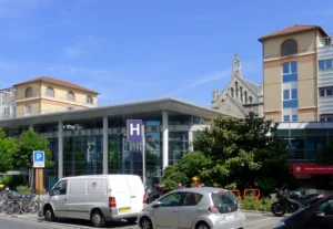 Façade de l'Hôpital Paris Saint-Joseph, hôpital touché par une fuite de données patients