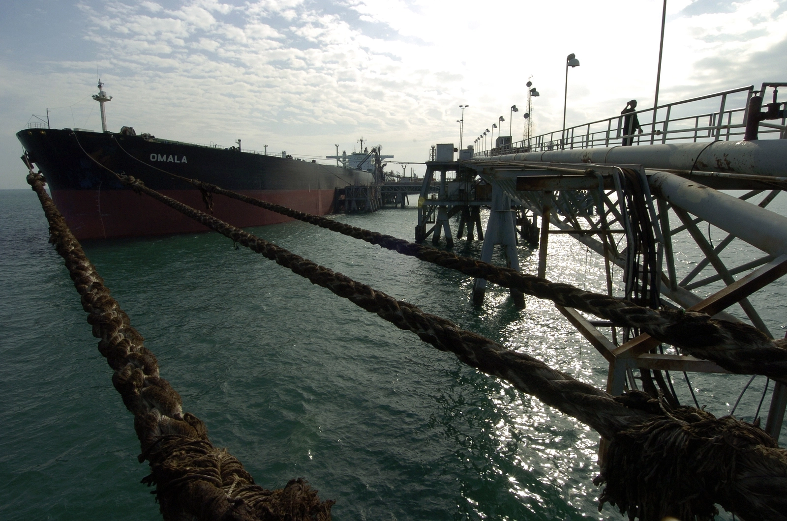 Pétrolier dans le Golfe illustrant la guerre économique contre l'Iran et le blocus du détroit d'Ormuz